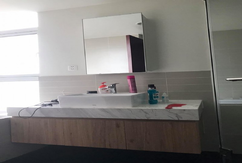 Bán căn hộ 2 ngủ quận Tây Hồ, Hà Nội- Tòa Watermark -395 Lạc Long quân 8