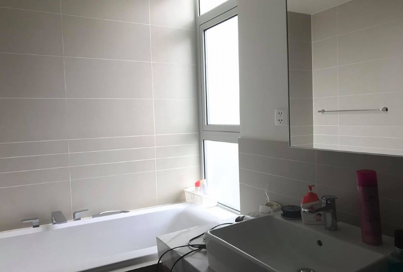 Bán căn hộ 2 ngủ quận Tây Hồ, Hà Nội- Tòa Watermark -395 Lạc Long quân 11