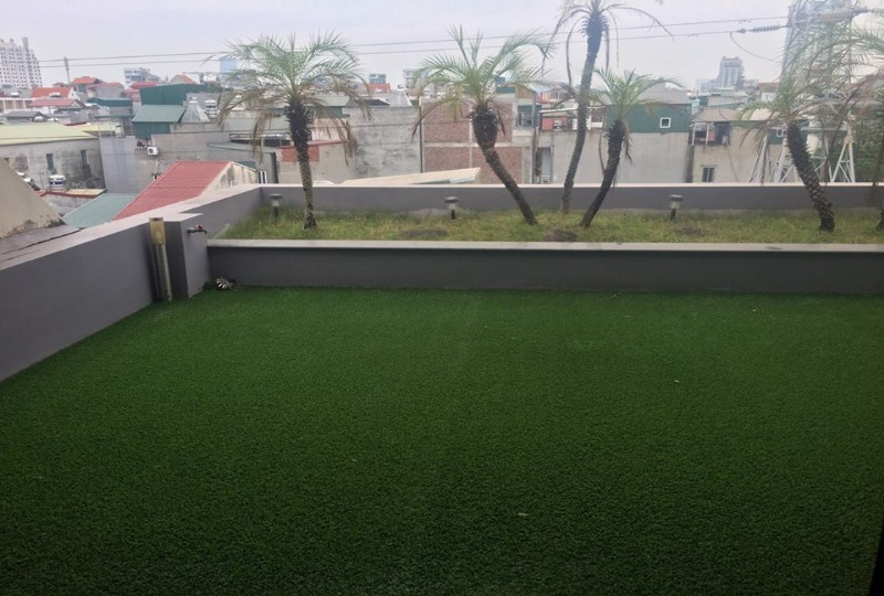 Ban công sân thượng sạch sẽ thoáng view đẹp có cây xanh
