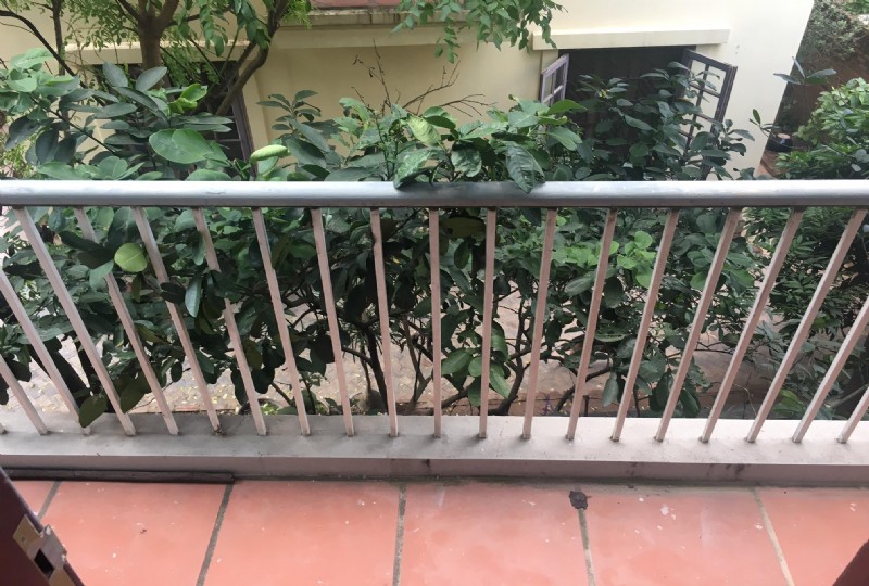 Ban công nhà mặt phố Trịnh Công Sơn