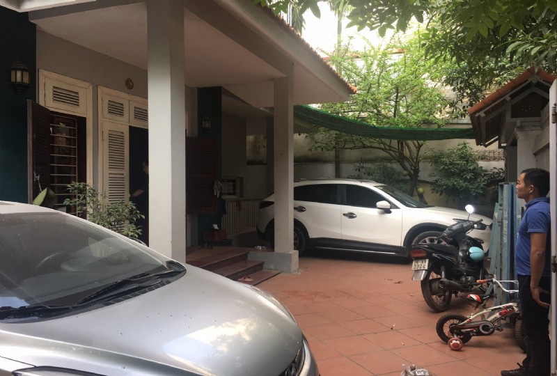 Sân trước nhà mặt phố Trịnh Công Sơn Tây Hồ